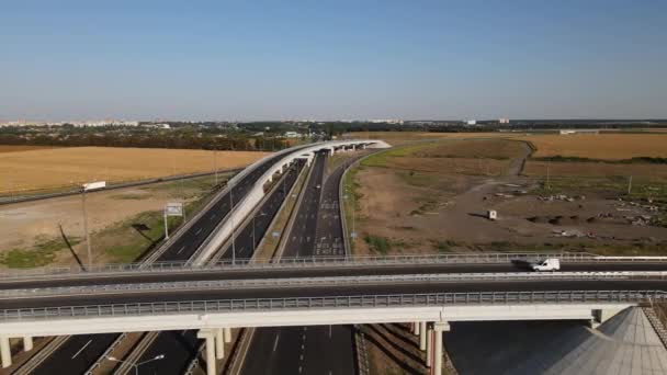 Gran Cruce Caminos Tomado Del Cielo Día Despejado — Vídeos de Stock