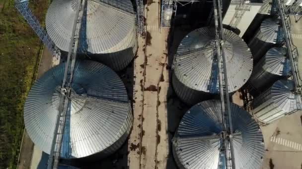 Silos Armazenamento Grãos Tanques Galvanizados Para Grãos Granary Com Equipamento — Vídeo de Stock