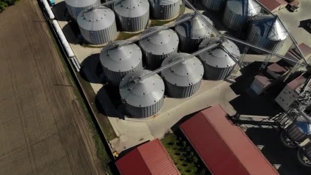 Silos Armazenamento Grãos Tanques Galvanizados Para Grãos Granary Com Equipamento — Vídeo de Stock