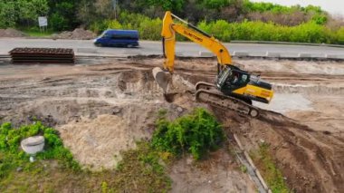 İnşaat malzemeleri, Poltava şehrinde bir yol inşaatı, Kyiv 'den Kharkov' a bir rota, 3 Nisan 2020.