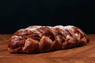 Masanın üzerinde pişmiş ekmek çeşitleri. Yüksek kalite fotoğraf