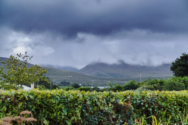 Jour Nuageux Avec Pluie Dans Kerry Épais Brouillard Glisse Sur — Photo