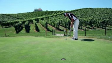 bir adam Golf atış