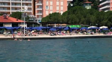 hareketli tekne yapılan piran yakınındaki kıyı atış