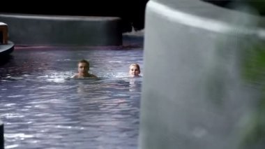 Spa alanında Yüzme Çift