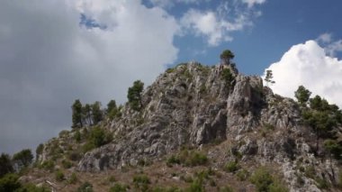 hareketli tekne yapılan uçurumdan panoramik çekim