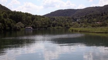nehir krka-Hırvatistan yüzen tekne yapılan atış