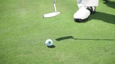 golf topu isabet bir golf kulübü'nün atış kapatın