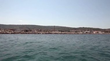 tarafından geçen bir gemi turistik bir çekim