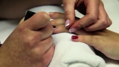 Kadınlar iş genç kız manikür.