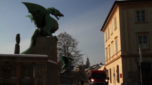 Tiro de pessoas em ruas de Ljubljanach — Vídeo de Stock