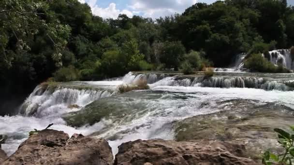 Strzał wodospad na rzece krka-Chorwacja — Wideo stockowe