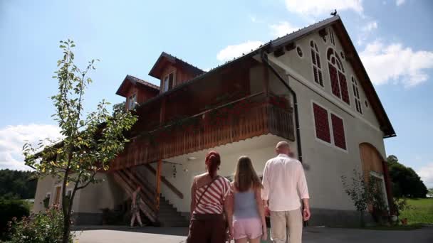 Family on a trip in countryside sightseeing — Stock Video