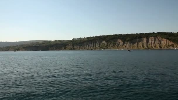 Tekne yapılan Adriyatik kıyısı panoramik çekim — Stok video