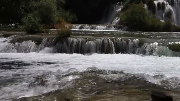 Atış şelale krka nehir-Hırvatistan — Stok video