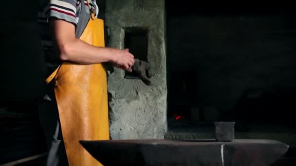 Blacksmith is putting on his glove — Stock Video