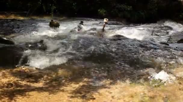 Skott av floden forsar på krka river-Kroatien — Stockvideo