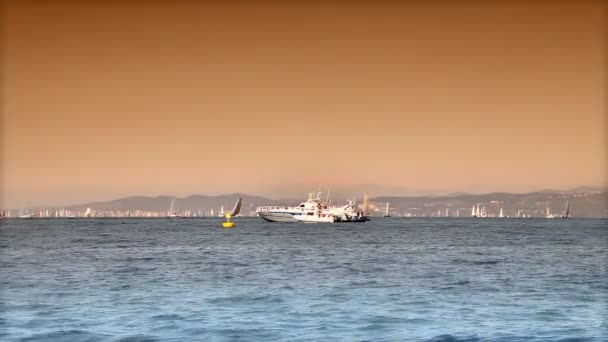 Barcos no mar — Vídeo de Stock