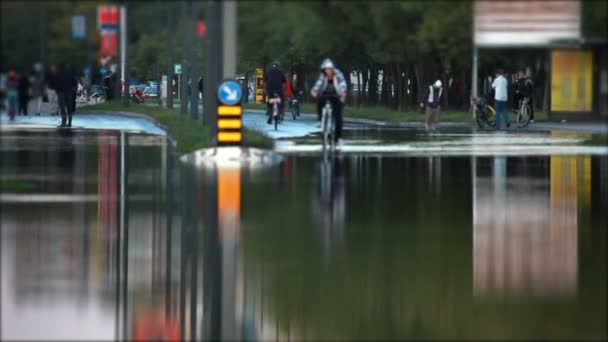 Wiew of the main street under the water — Stock Video