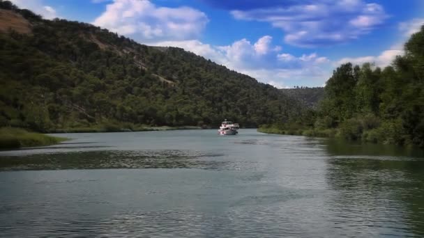克尔卡河的峡谷的全景镜头 — 图库视频影像