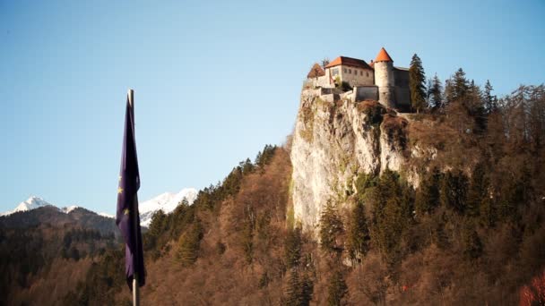 Disparo del castillo de Bled desde la distancia — Vídeo de stock