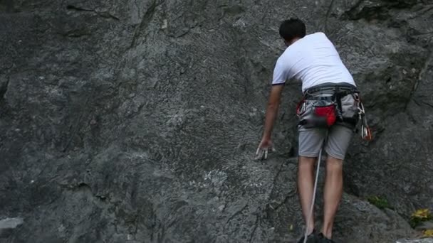 Close up of a young man rock climbing in nature — Stock Video