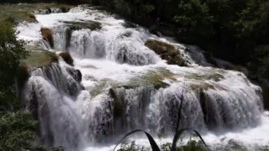 Rapid ve küçük cascades krka nehir-Hırvatistan