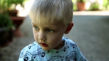 üzgün çocuk yakın çekim