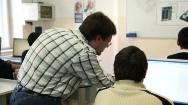 Detaylı çekim bir o bir öğretmenin sınıf