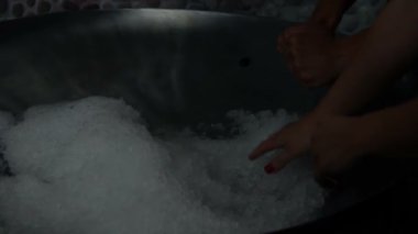 iki sauna rahatlama sırasında ferahlatıcı