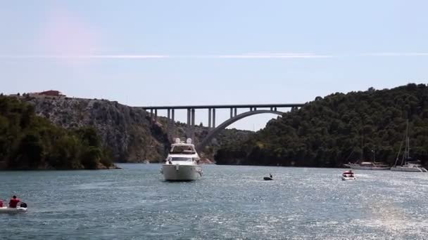 Panoramatický záběr kaňonu řeky krka-Chorvatsko — Stock video