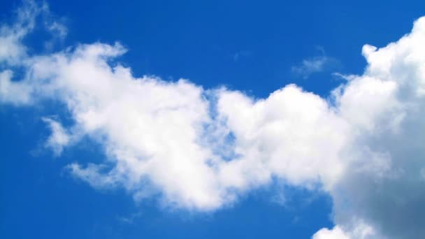 Diferentes formas de las nubes — Vídeos de Stock