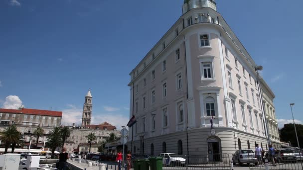 Prise de vue d'un vieux bâtiment à Split — Video