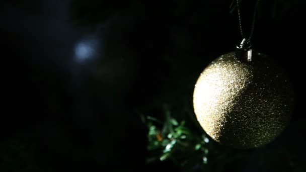 Vista panorámica de la decoración del árbol de Navidad — Vídeo de stock