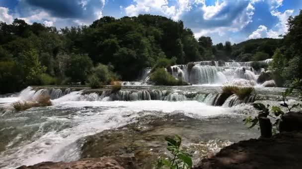 クルカ川クロアチアに滝のショット — ストック動画