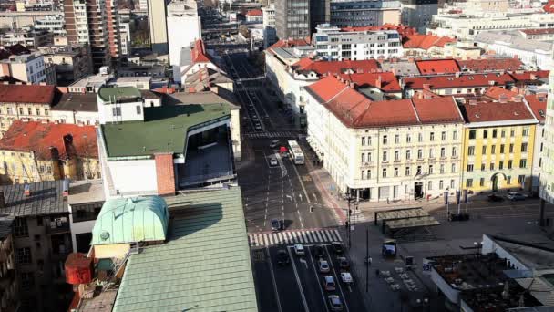 Движение в Любляне сверху — стоковое видео