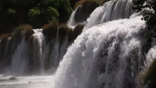 Sammansatt skott av vattenfall på krka-floden, den sista bilden vänds upp och ner — Stockvideo