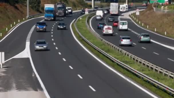 Shot of traffic on Slovenian highway — Stock Video