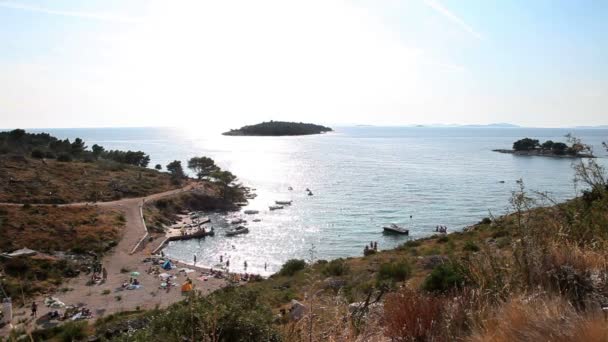 Shot van de baai in de buurt van split-Kroatië — Stockvideo