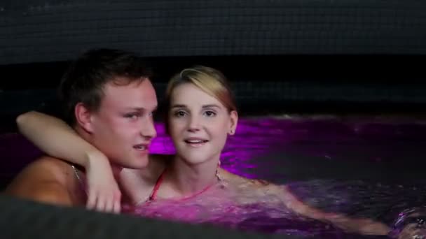 Couple hugging in jacuzzi — Stock Video