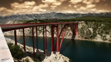 bir demir köprü kadeh deniz kanalı kapatmak