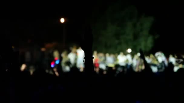 Съемка толпы на концерте — стоковое видео