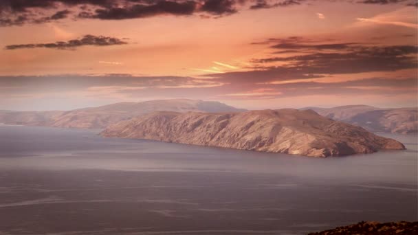 Vue panoramique de l'île dans la mer adriatique avec des applications cloud supplémentaires — Video