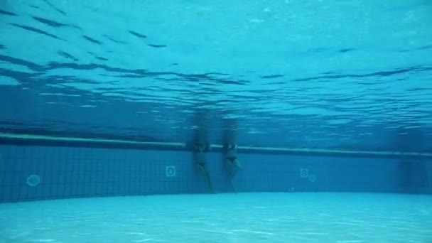 Under water shot of activities in poll — Stock Video