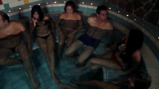 Several people in a thermal pool — Stock Video