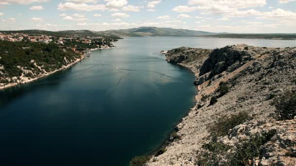 Imagem panorâmica de um pequeno canal agradável no mar Adriático — Vídeo de Stock