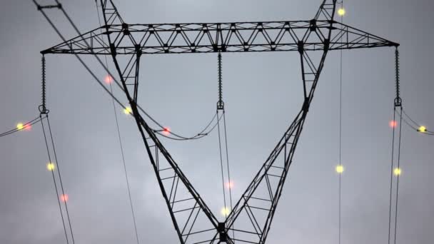 Simulación de electricidad corriendo a través de cables — Vídeo de stock