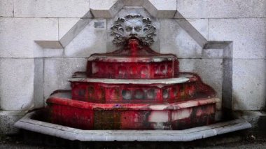 çeşme suyu yerine kan çalışan çekim