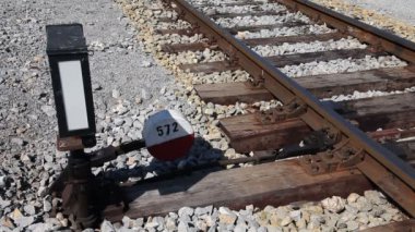 hala ateş Demiryolları demiryolu yanındaki işaretleri takip