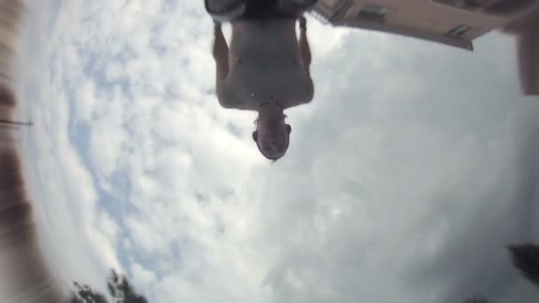 Skoki w basenie. — Wideo stockowe